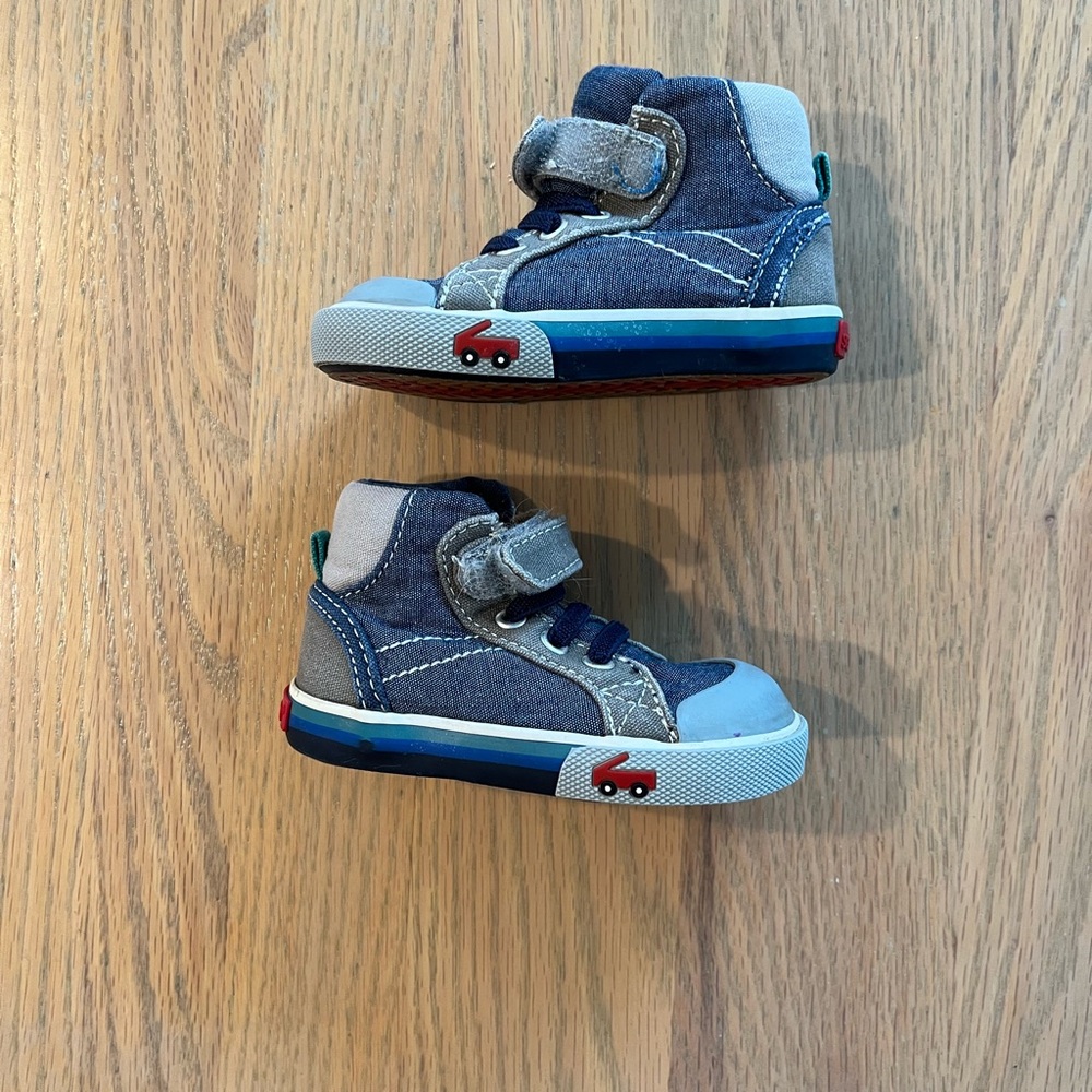 See Kai Run Dane sneakers size 4 - Picture 5 of 6